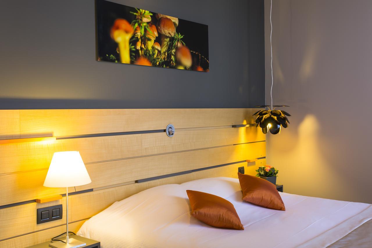 Logis Hotel Du Morvan - Restaurant La Table De Jerome Luzy エクステリア 写真