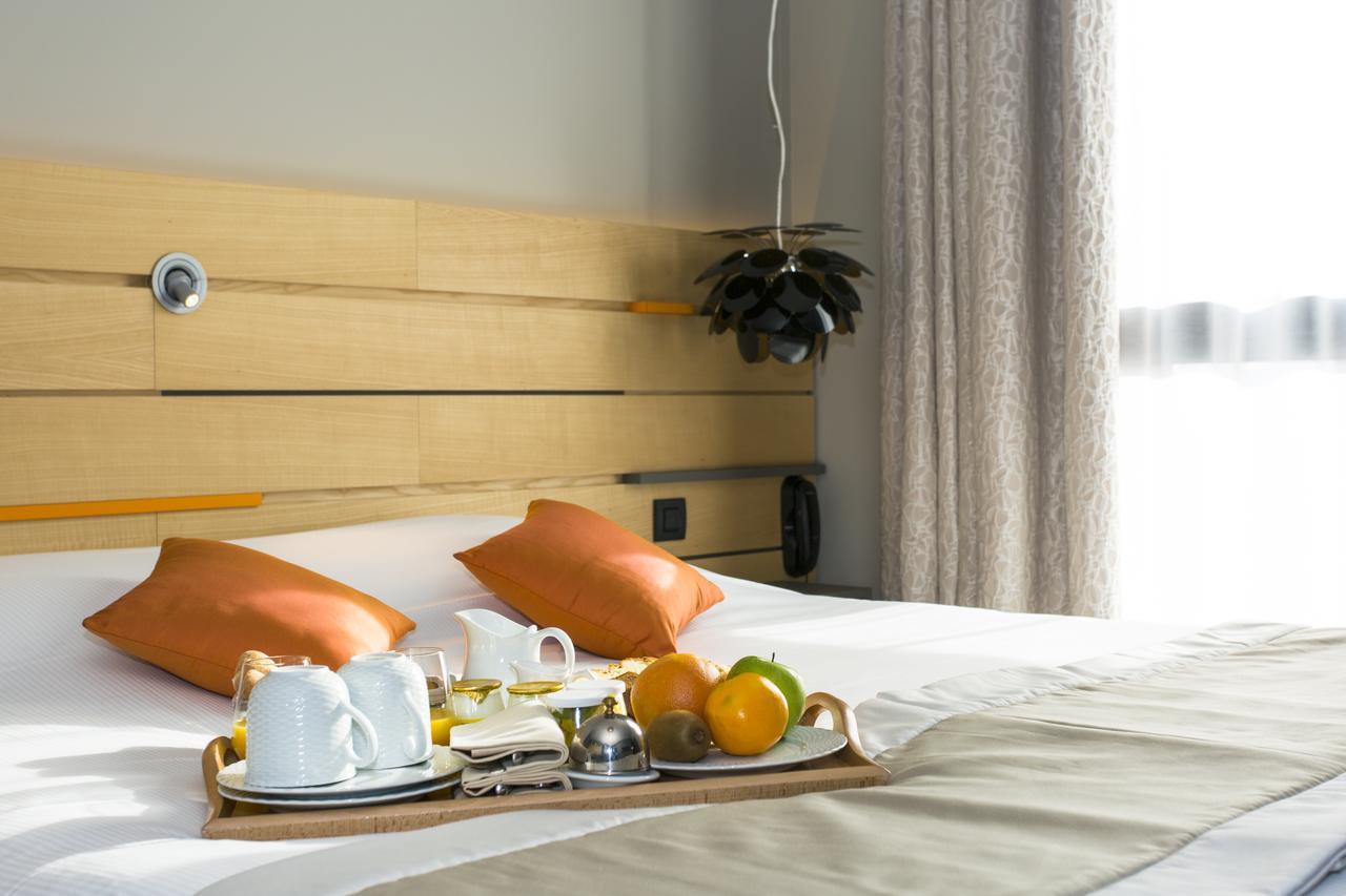 Logis Hotel Du Morvan - Restaurant La Table De Jerome Luzy エクステリア 写真