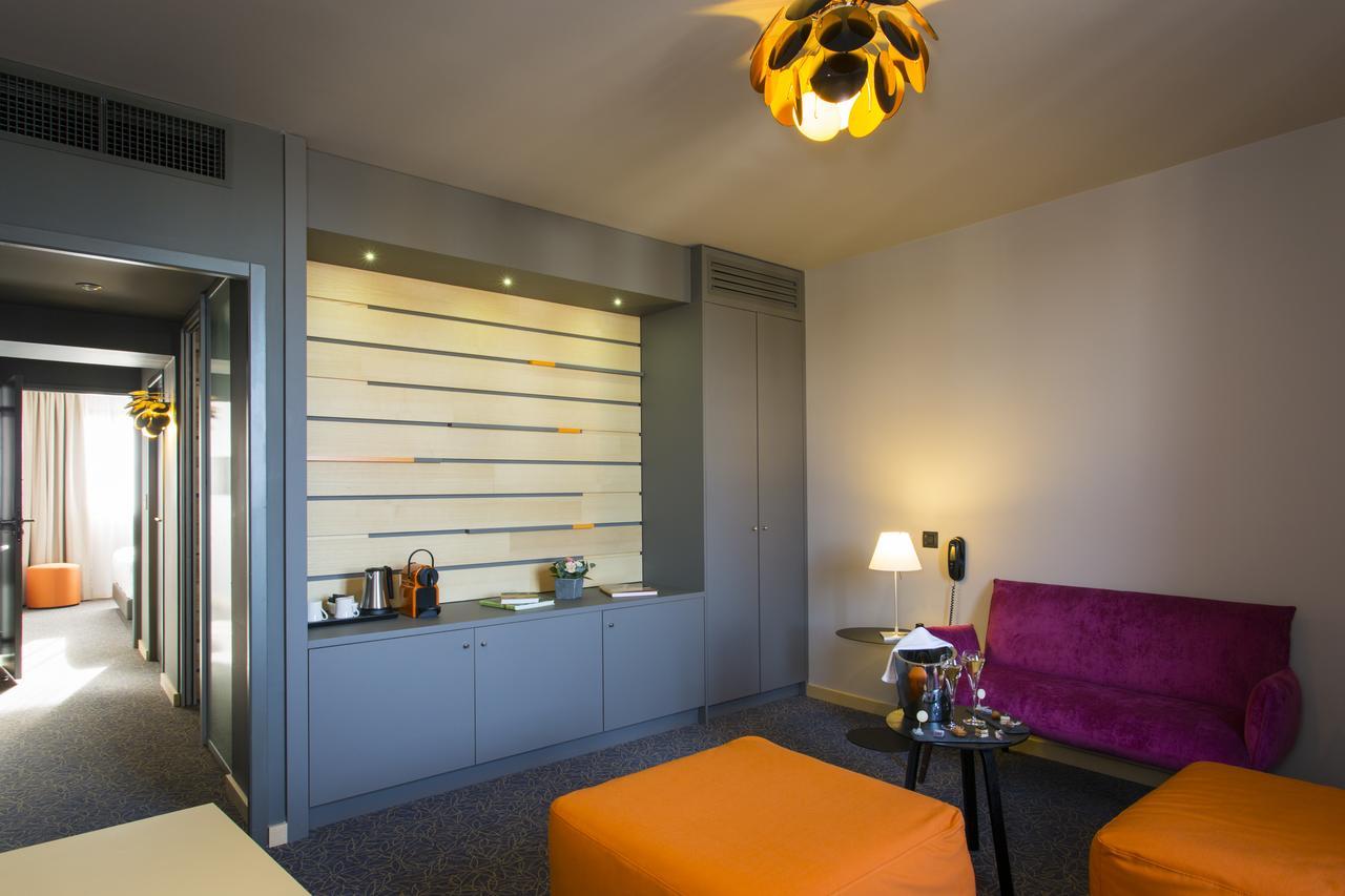 Logis Hotel Du Morvan - Restaurant La Table De Jerome Luzy エクステリア 写真