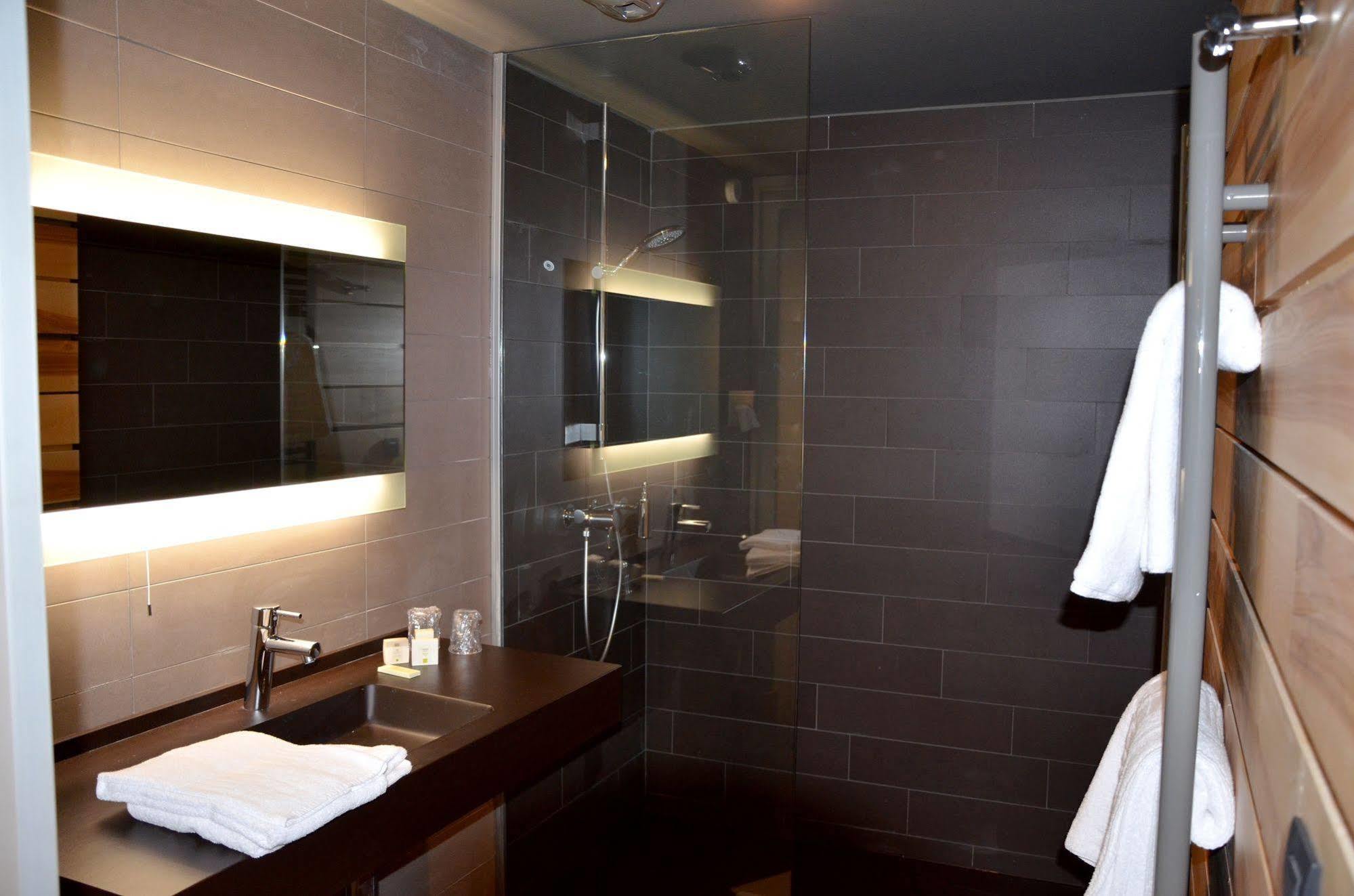 Logis Hotel Du Morvan - Restaurant La Table De Jerome Luzy エクステリア 写真